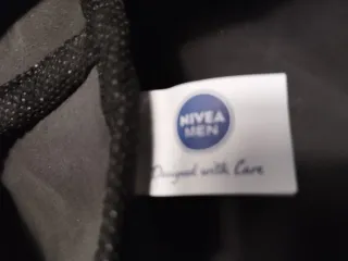 Neceser verde con asa práctico y moderno Nívea