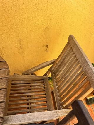 Mesa y 4 sillas de jardín de madera