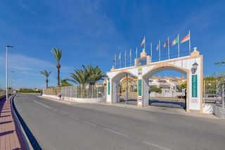 Casa adosada en venta en La Siesta - El Salado - Torreta en Torrevieja