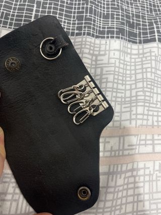 Cartera-llavero de cuero negro