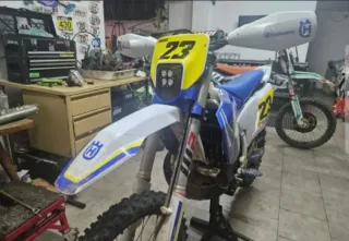 Faro / foco LED Husqvarna Enduro