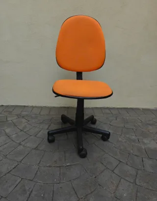 Silla de escritorio infantil naranja con ruedas