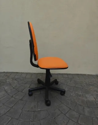 Silla de escritorio infantil naranja con ruedas