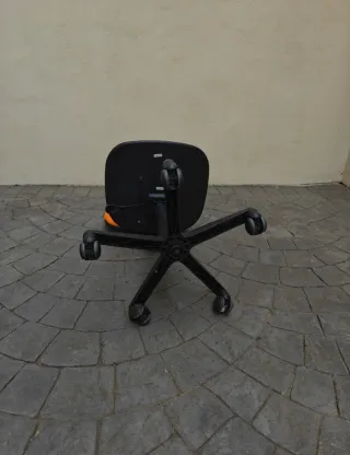 Silla de escritorio infantil naranja con ruedas