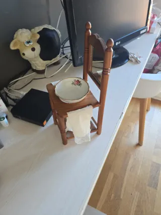 Mini lavabo antiguo de madera