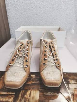 Zapatos cuña Farrutx beige y marrón