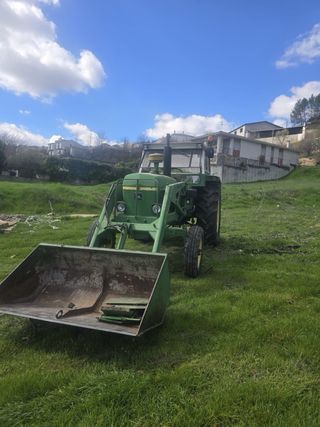 Tractor John Deere 3135