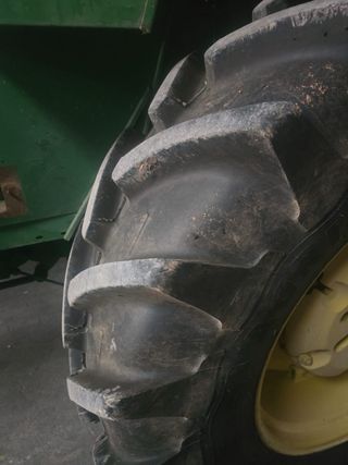 Tractor John Deere 3135