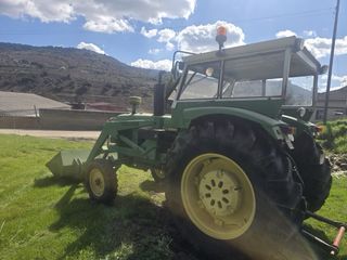 Tractor John Deere 3135