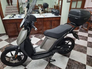 Moto Eléctrica Scooter Plata