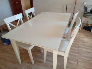 Mesa extensible comedor + 4 sillas madera