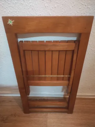 5€ Silla plegable de madera marrón