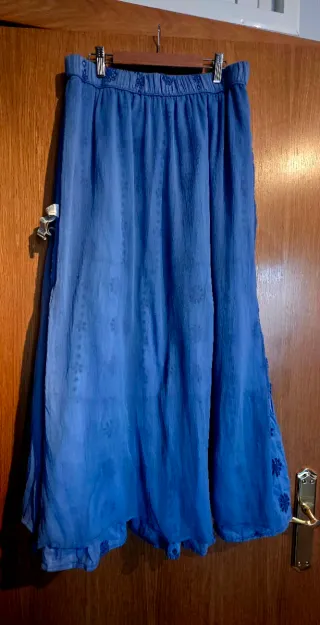 Falda larga bordada azul - ZARA