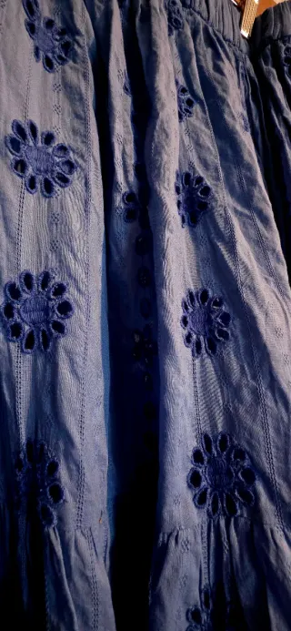 Falda larga bordada azul - ZARA