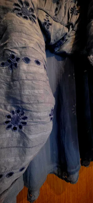 Falda larga bordada azul - ZARA