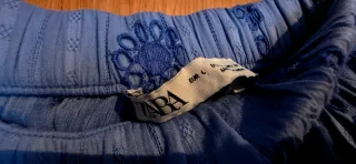 Falda larga bordada azul - ZARA