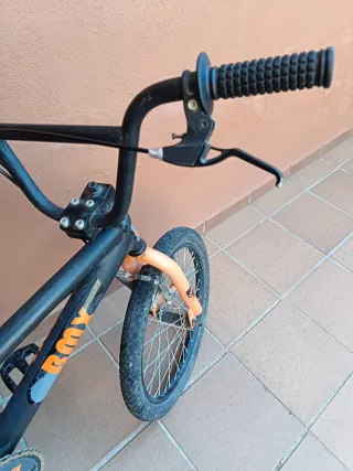 Bicicleta BMX Negra y Naranja