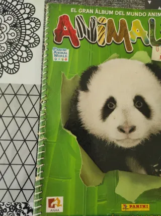 2 Álbumes Cromos Animales 2013-2014