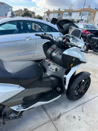 Quadro QV3 350cc Maxi Scooter