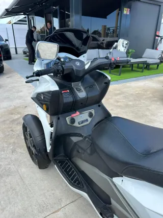 Quadro QV3 350cc Maxi Scooter