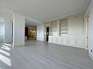 Piso en alquiler en Costillares en Madrid