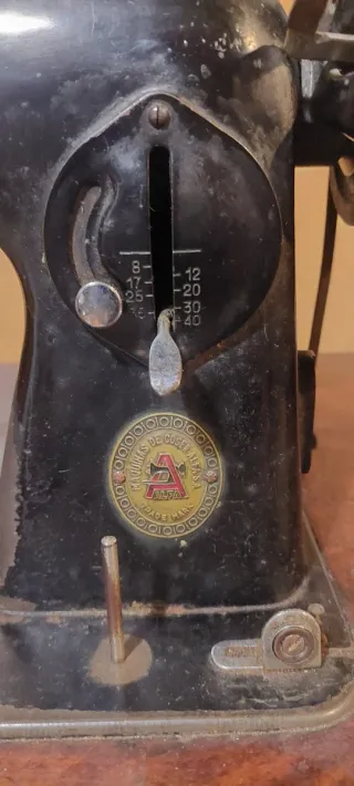 Máquina de coser antigua Alfa