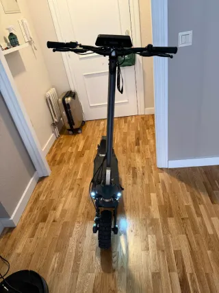 Patinete eléctrico verde