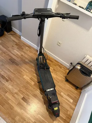 Patinete eléctrico verde