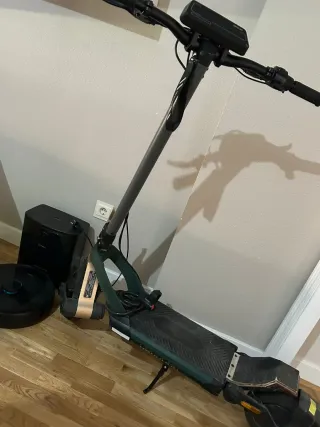 Patinete eléctrico verde