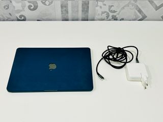 MacBook Pro 13 2017 i5 8GB RAM 1TB SSD