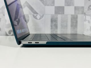 MacBook Pro 13 2017 i5 8GB RAM 1TB SSD