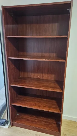 Conjunto oficina: Mesa ejecutiva y estantería