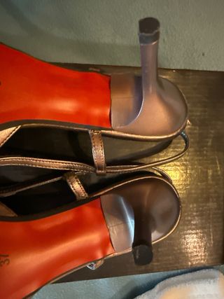 Zapatos Angel Alarcón Talla 37 Grises color plomo.