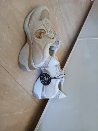 Zapatillas Beige y Doradas