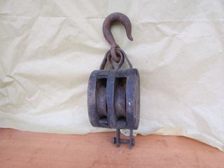 Roldana antigua de barco