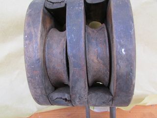 Roldana antigua de barco