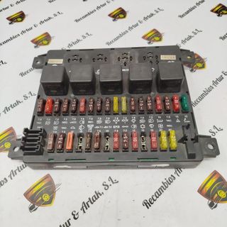 Caja de fusibles Nissan 24063G4900 24063-G4900