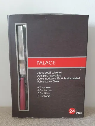Cubertería rojo y plateado