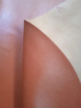 Piel Genuina color Marrón, 25€.