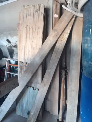 Materiales de construcción: puntales y reglas 10 U