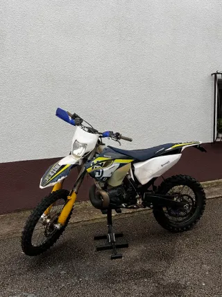 Husqvarna 300cc 2 Tiempos Enduro