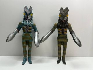 2x Alien Baltan Bandai 1994 Kaiju Ultraman