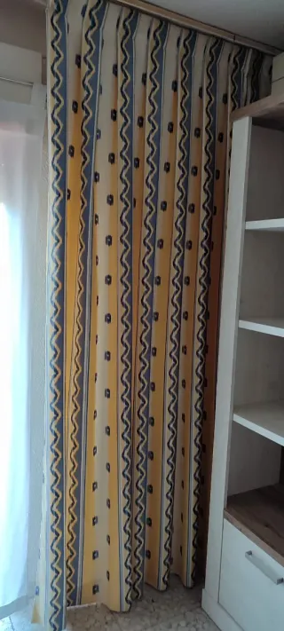 Conjunto cortinas salón beige y amarillo