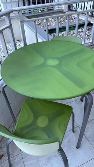 Mesa redonda verde y 4 sillas - Exterior/Interior