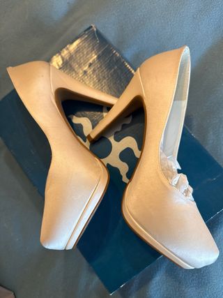 Zapatos de salón Daniela Vega beige