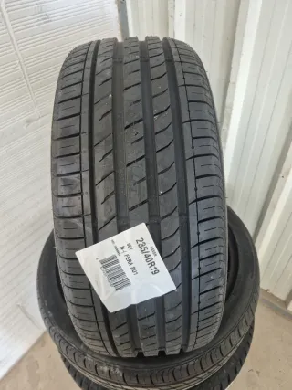 235 40 R19 96Y NEXEN NFERA SU1