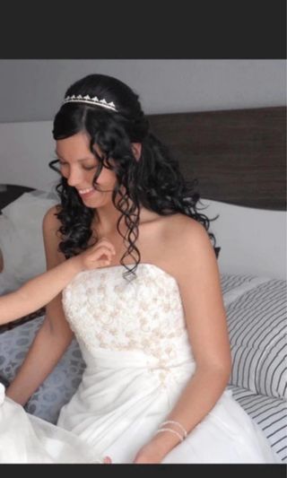 Tiara corona plateada con pedrería