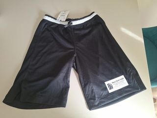 Bermuda negra entrenamiento Zara con etiqueta