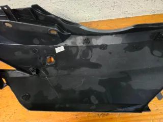 Carenado Izquierdo Suzuki Burgman 125 (06-13)