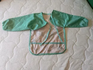 Babero infantil manga larga